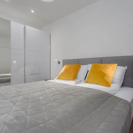 Luxury Luca Apartman *